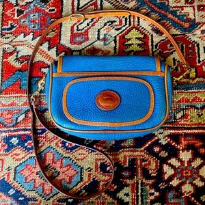 90s vintage 💙 Lapis blue Dooney & Bourke leather crossbody bag/purse.